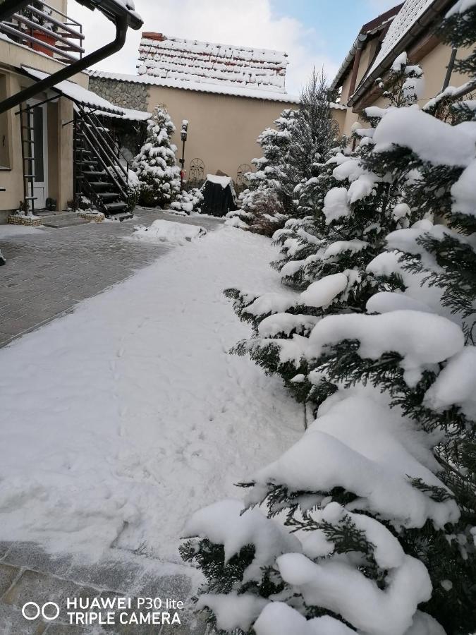 Отель Rasnov Retreat Экстерьер фото